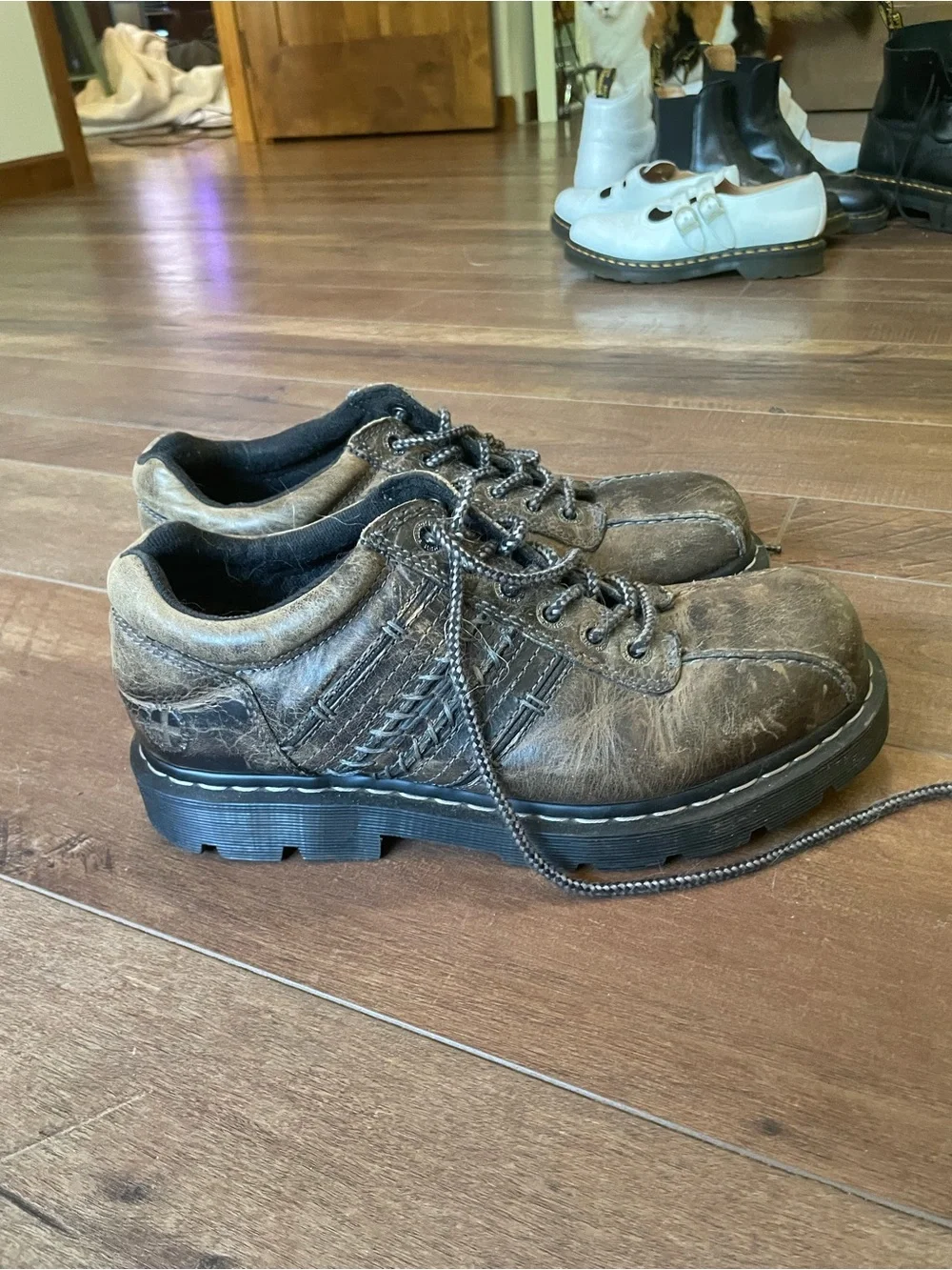 Dr. Martens Men's Brown Leather Lace-Up Derby Shoes